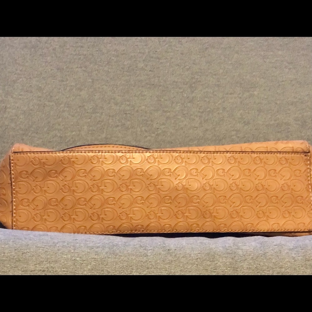 Guess Logo Embossed Carry-All - Picture 4 of 11